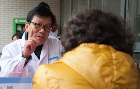 醫(yī)生為咽喉炎患者分析預(yù)防方法